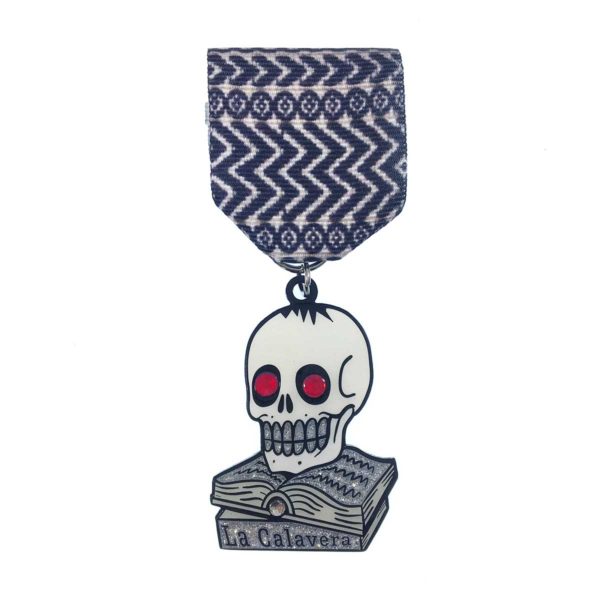 A medal with a skull on it